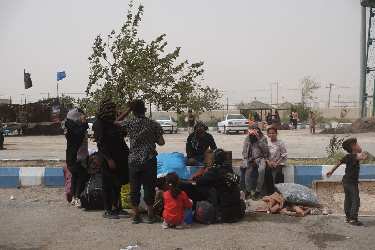 بازگشت اتباع به صورت شبانه روزی به کشورشان از مرز میلک در حال انجام است