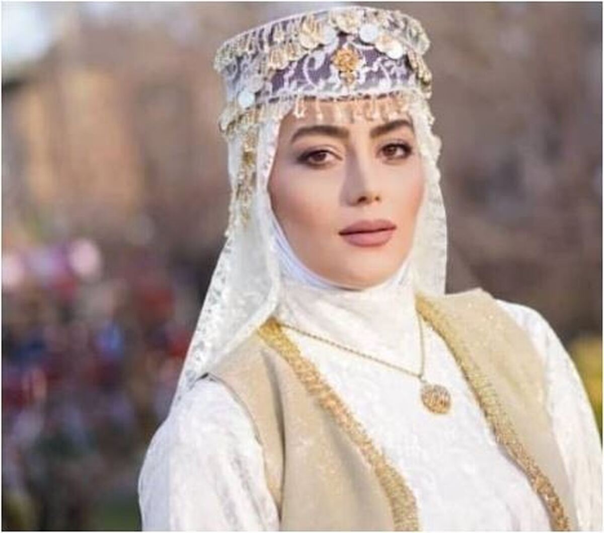 هدیه بازوند با انتشار این عکس هنری تولد مادرش را تبریک گفت
