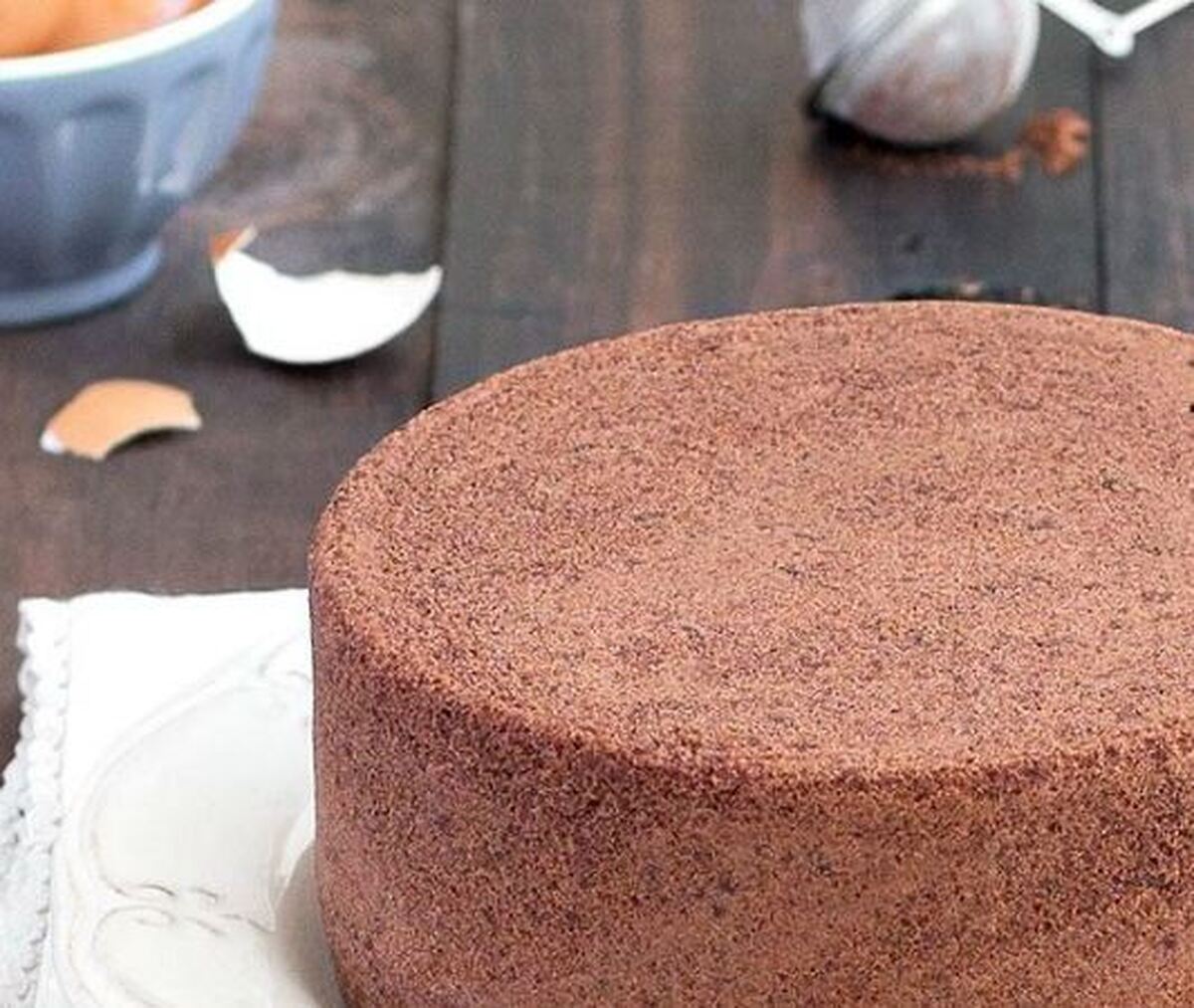 کیک اسفنجی ایتالیایی با ۵ قلم مواد اولیه ساده آماده کنید