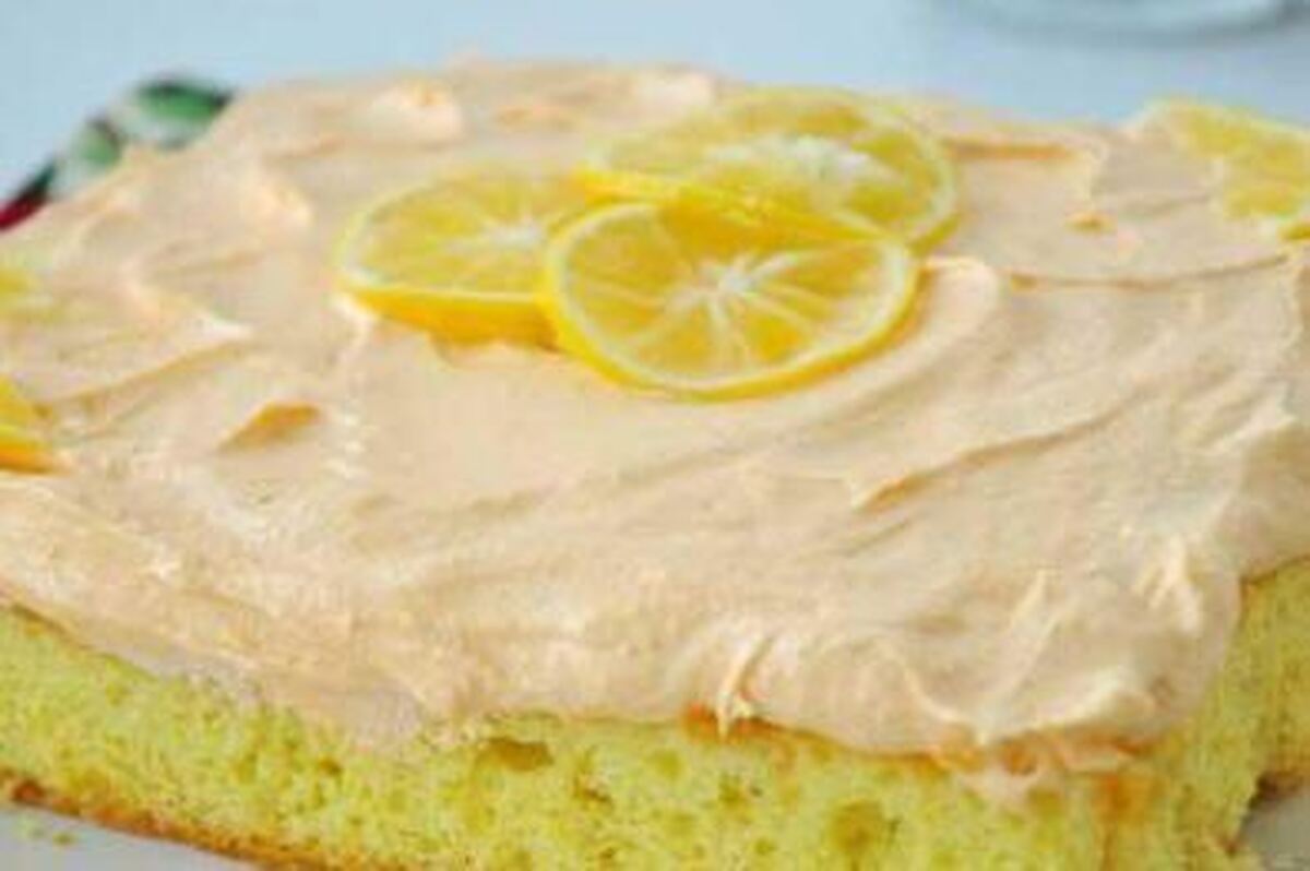 کیک کاراملی ژله‌ای یک عصرانه ویژه برای دورهمی‌های خاص