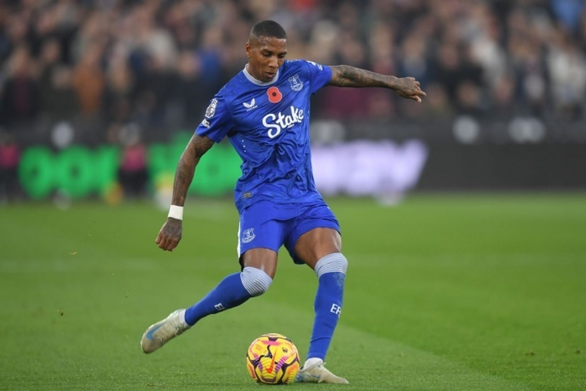 talkSPORT: اشلی یانگ، بازیکن سابق منچستر یونایتد، ممکن است به واتفورد بازگردد