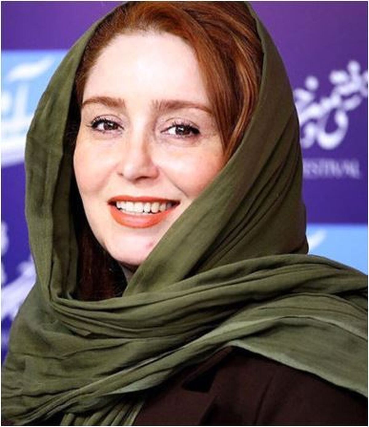 خوشحالی خانم بازیگر از گرفتن کادوی با ارزش معنوی و هنری+عکس