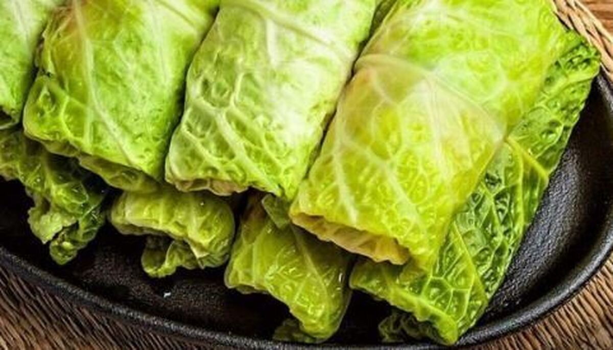 دلمه کاهو با مخلفات فراوان مخصوص افراد رژیمی و سالم خور