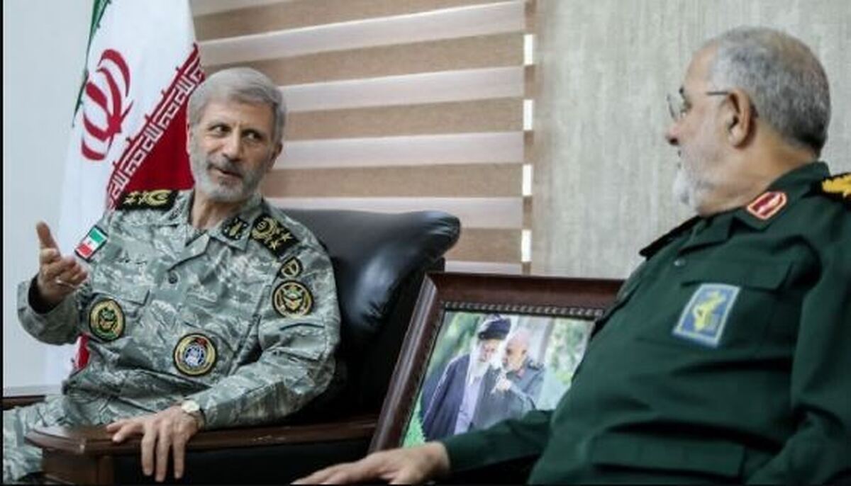 سرلشکر حاتمی: ارتش و سپاه دوشادوش هم برای امنیت ایران تلاش می‌کنند