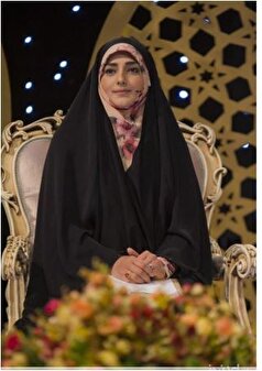 ژست متفکرانه خانم مجری/ینی به چی فکر میکنه! مشکلات خاور میانه یا نهار چی بخوریم..