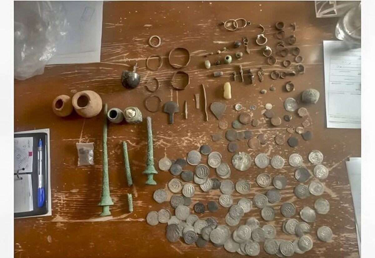 کشف ۱۸۵ قطعه شیء تاریخی در نرماشیر کرمان