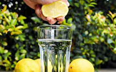 اگر مشکل هضم غذا دارید، یک لیوان آب‌لیمو تازه ناشتا عالی است!