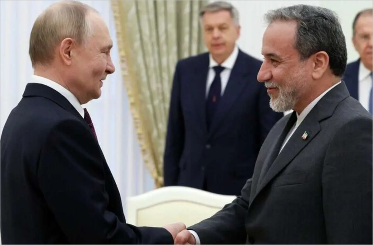 کرملین: عراقچی حامل نامه از سوی رهبر ایران نبود