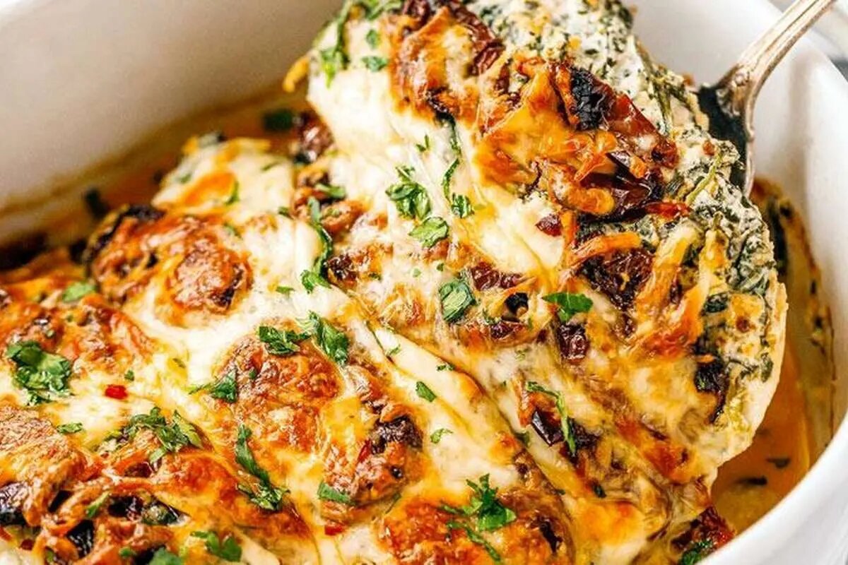 طرز تهیه چیکن کسترول؛ غذای لذیذ و مدرن برای مهمانی‌ها