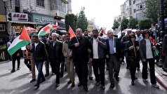 تظاهرات صد‌ها فلسطینی در رام الله در اعتراض به گرسنه نگه داشتن مردم غزه