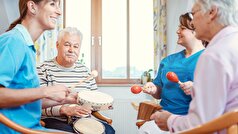 Medical Xpress: موسیقی به کاهش استرس و افراد مبتلا به زوال عقل کمک می‌کند