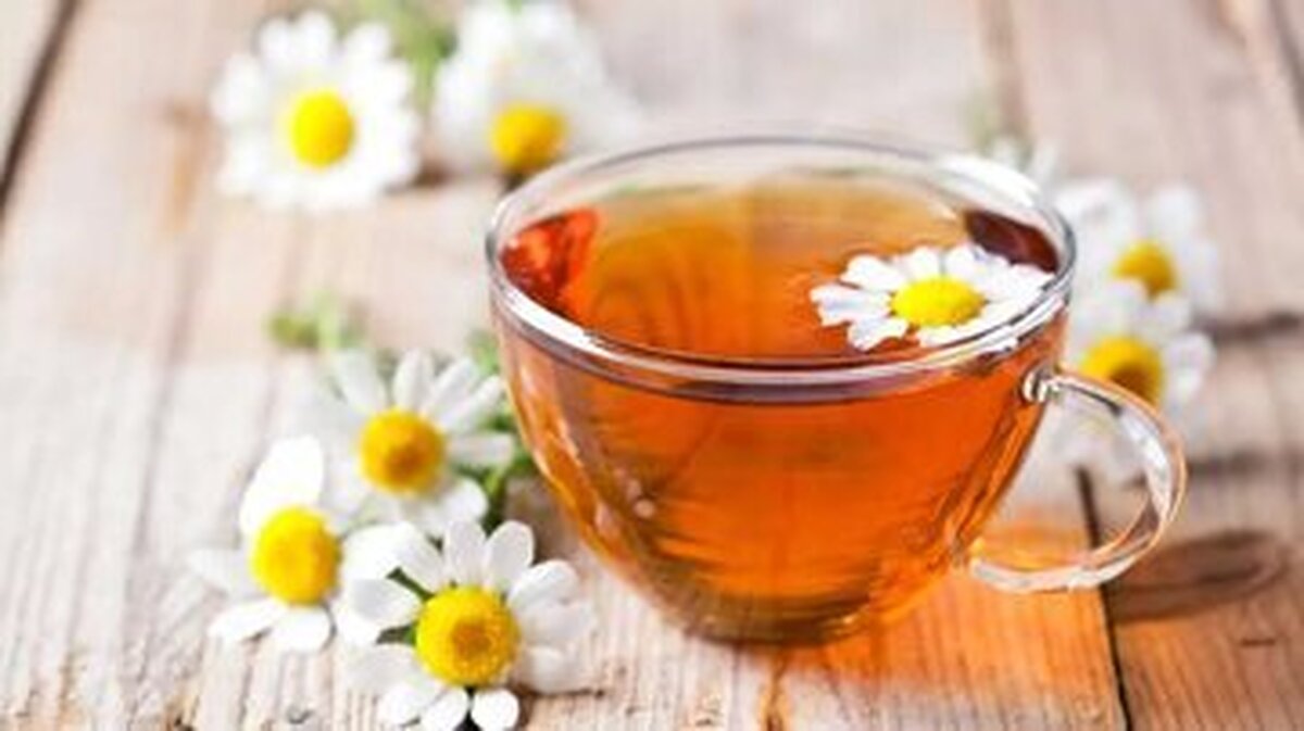 چای بابونه سرد بهترین گزینه برای درمان بی خوابی کاهش استرس‌های روزانه