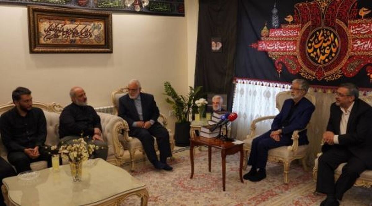 حداد عادل با خانواده دانشمند شهید محمد مهدی طهرانچی دیدار کرد