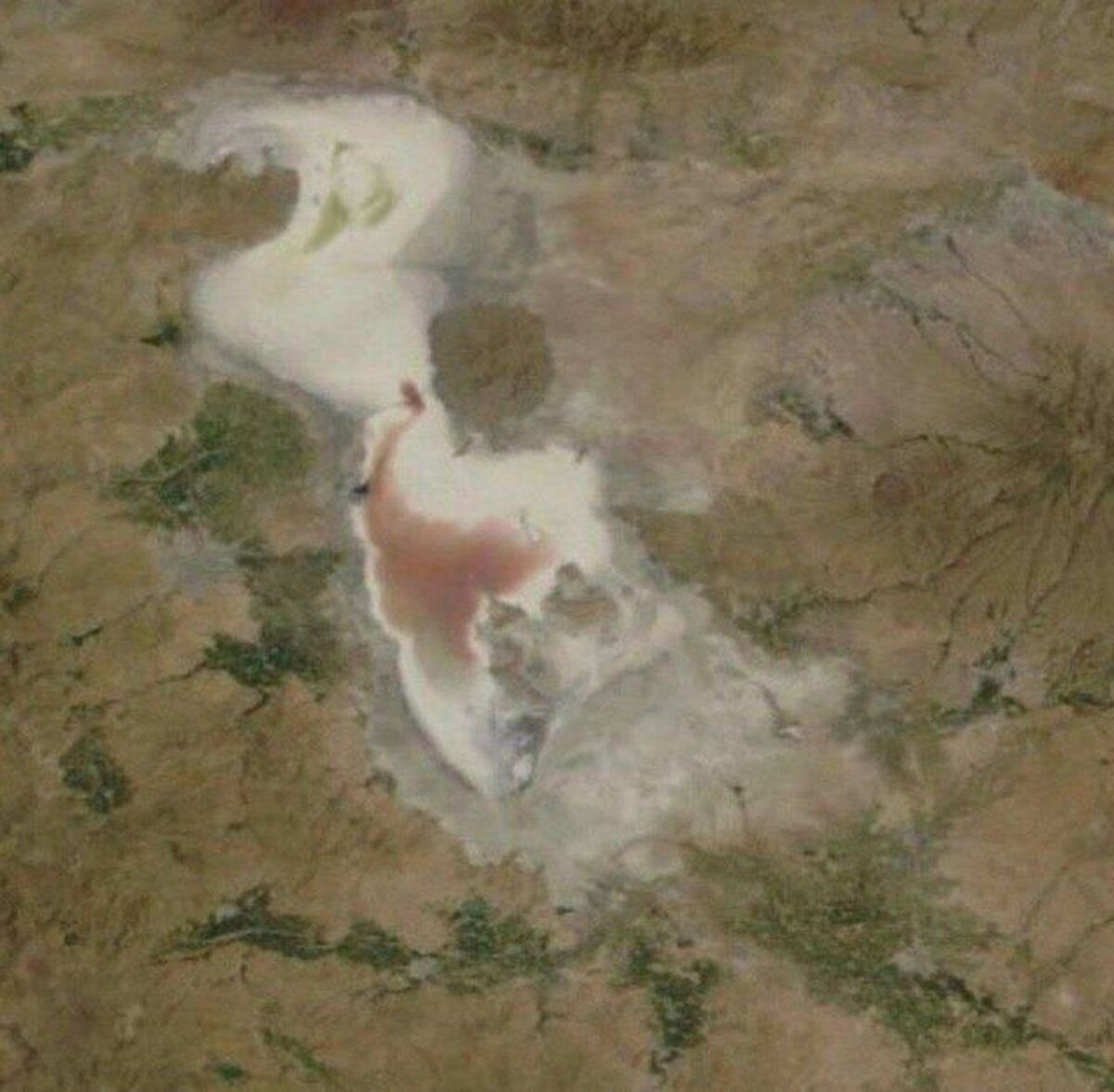 دریاچه ارومیه با کم آبی شدید روبه رو است