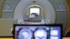 مردی در آمریکا به دلیل زنجیر دور گردنش به داخل دستگاه‌ام آر آی کشیده شد