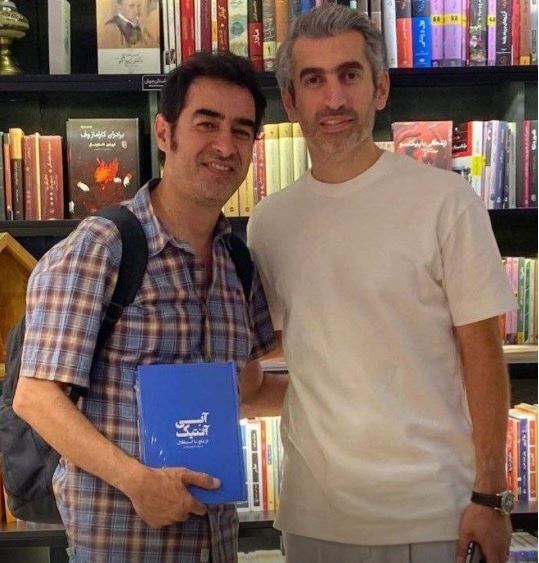 ستقبال گرم و صمیمی مجتبی جباری از شهاب حسینی، سوپراستار سینمای ایران در کتابفروشی شیک و مدرنش+عکس