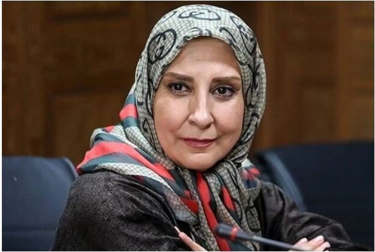 تصویر دیدنی از فیگور بامزه مرجانه گلچین در جشن تولد ساده و خودمانی اش