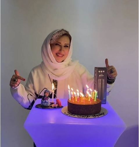 ژست‌های بچگانه مرجانه گلچین در شب تولدش سوژه شد