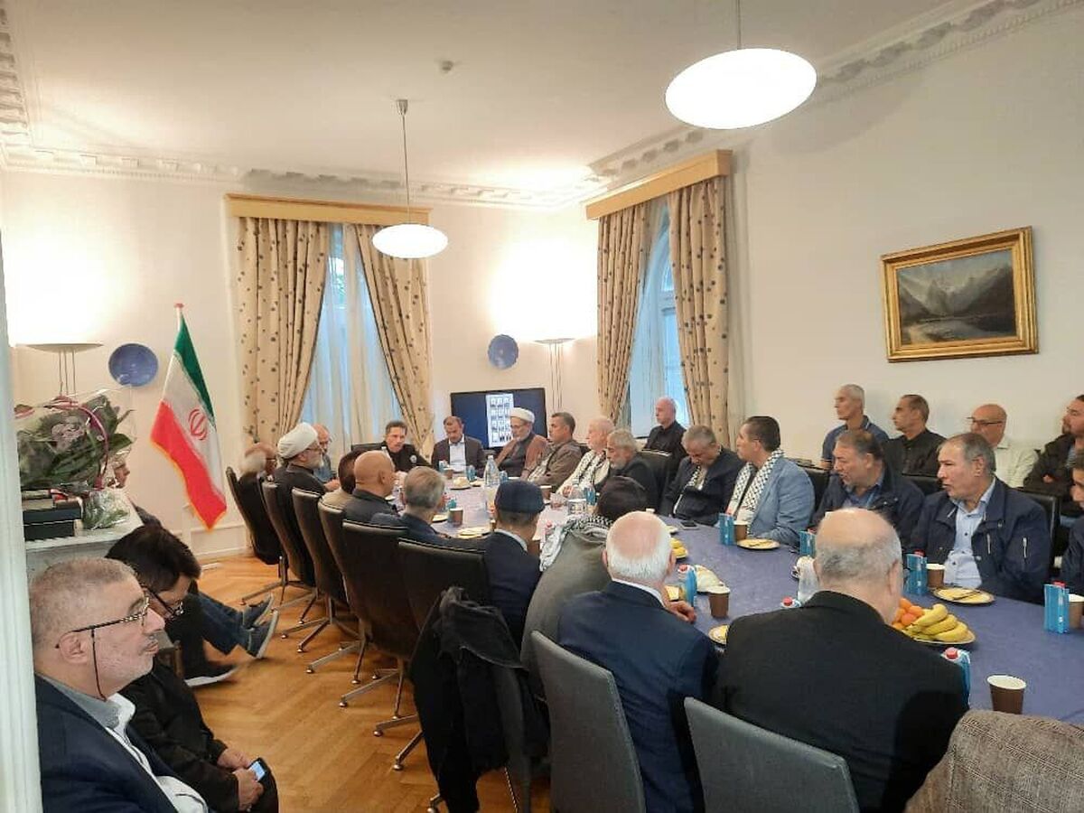 تبریک پیروزی جنگ ۱۲ روزه تحمیلی توسط جمعی از شخصیت‌های مذهبی و سیاسی شیعه مقیم دانمارک