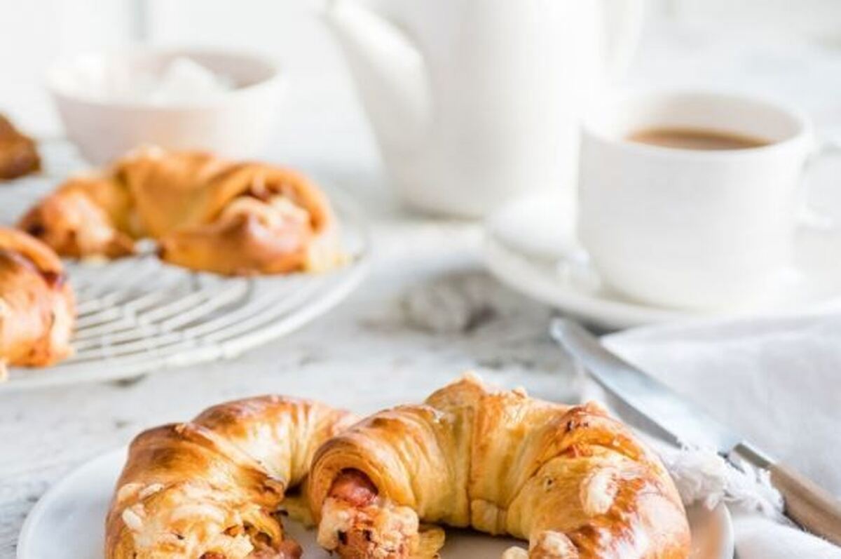 کروسان ژامبون و پنیر بهترین گزینه برای صبحانه لاکچری
