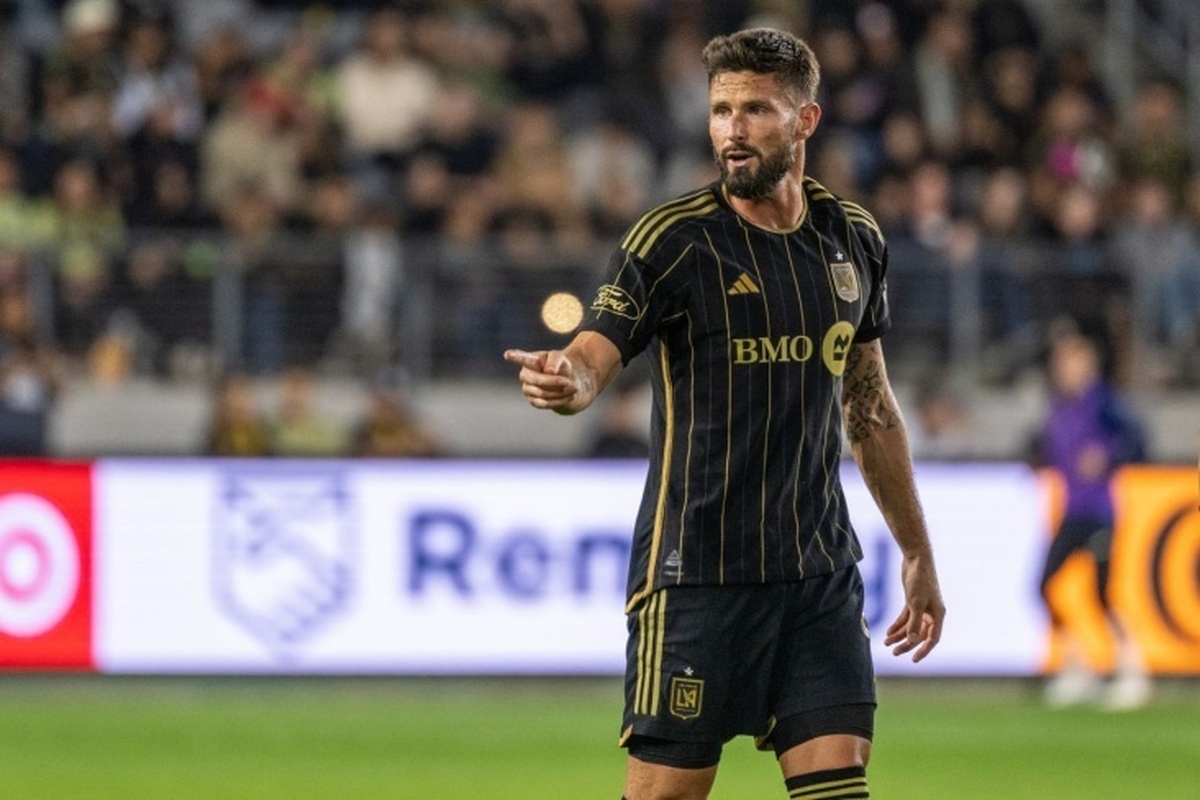 رومانو: لیل اولیویه ژیرو را به خدمت گرفت