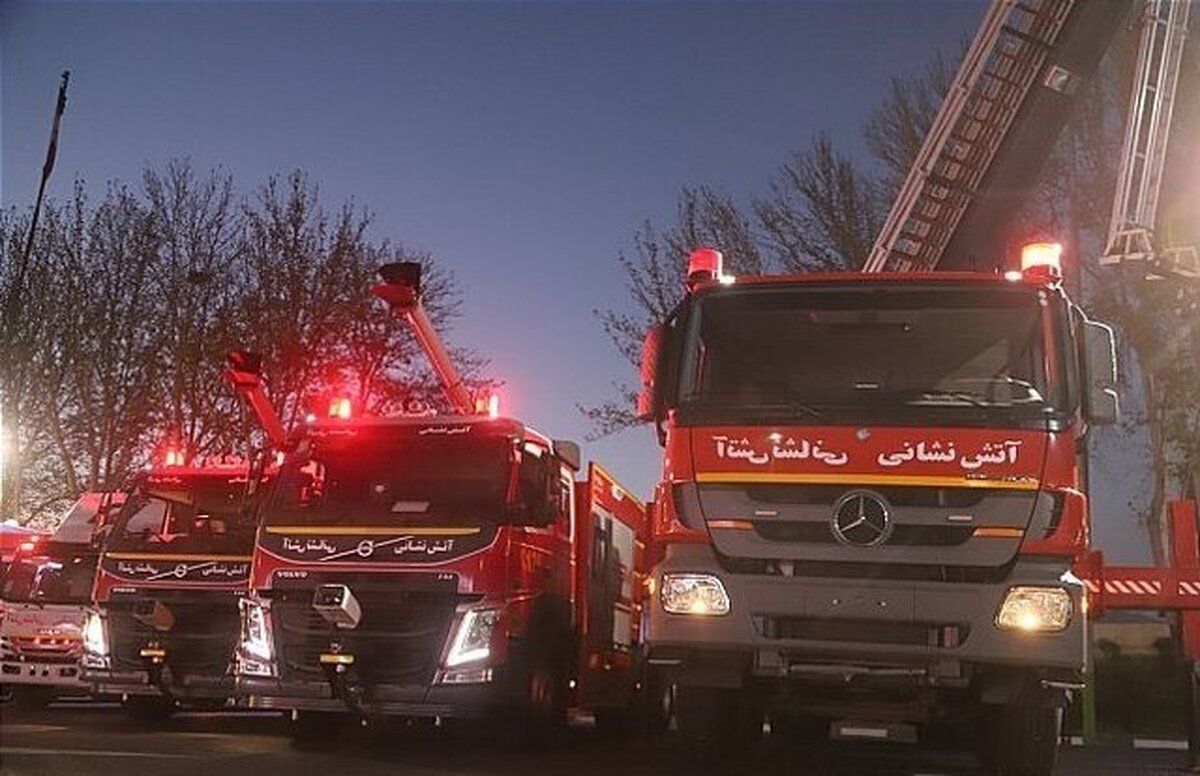 نجات ۳ نفر از آتش سوزی ساختمان مسکونی در کرمانشاه