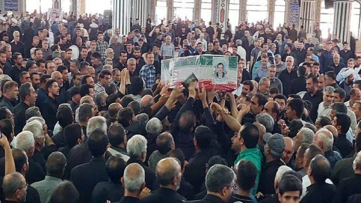 تشییع باشکوه پیکر مطهر شهید مدافع وطن دکتر شیروانی در بروجن