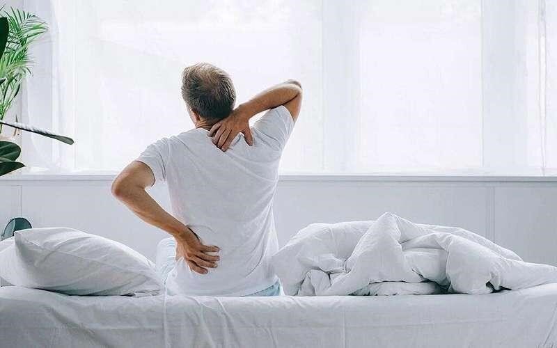 عوارض جبران ناپذیر خوابیدن روی شکم که نمی‌دانستید