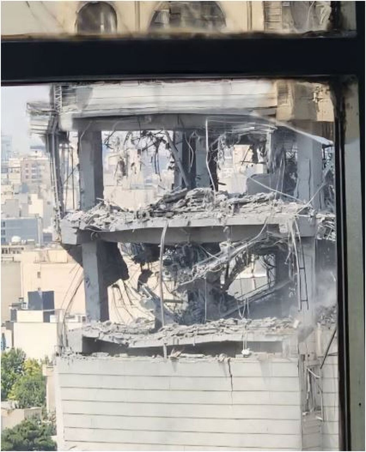 تصویری جدید از منزل شمخانی بعد از حمله اسرائیل از یک زوایه متفاوت