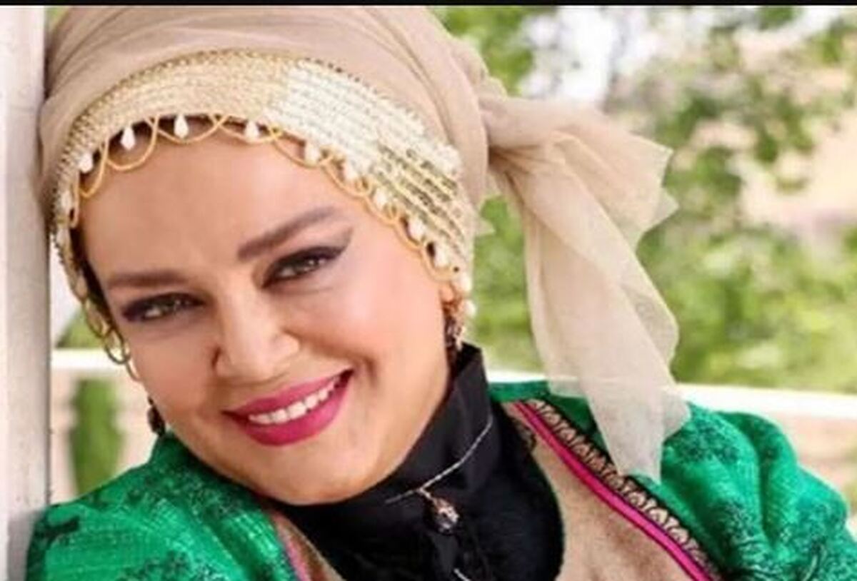 لم دادن بهاره رهنما با تیپ پلنگی روی نیمکت پارک!
