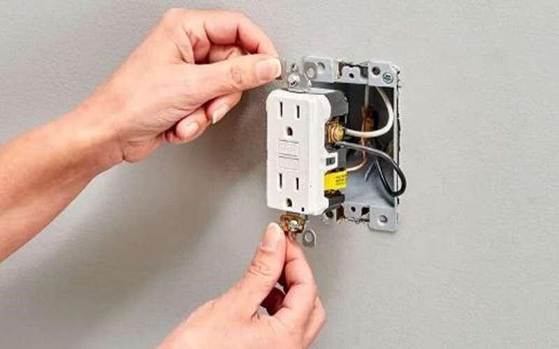 چگونه از آسیب به وسایل برقی به هنگام قطعی برق جلوگیری کنیم؟