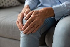 پزشک می‌گوید چگونه از تق تق زانو در پیری جلوگیری کنیم