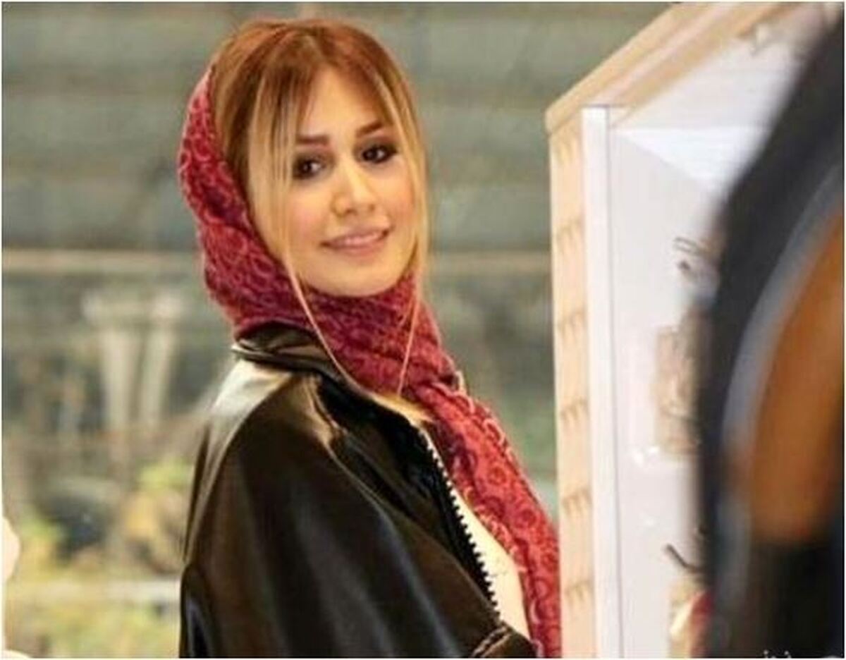 سلفی دلبرانه سپیده بزمی پور با فیگور طنازانه اش دل مخاطبینش را لرزاند! +عکس