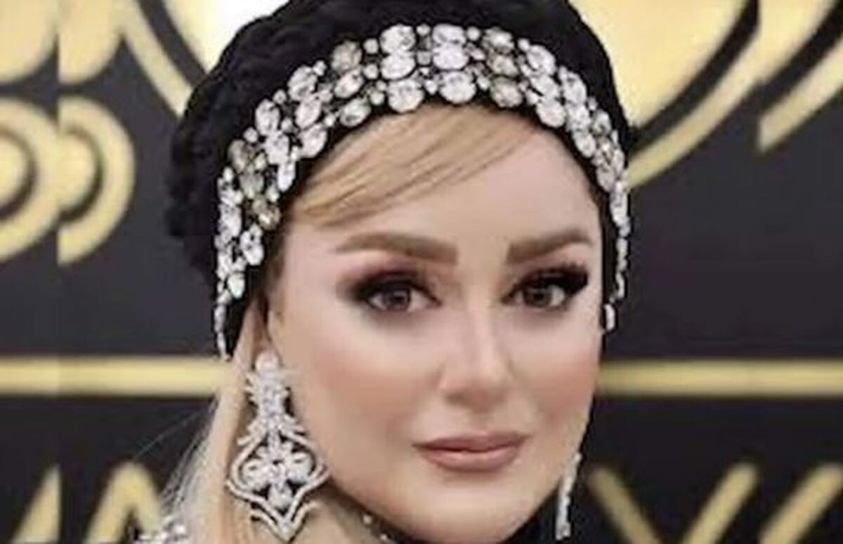 نعیمه نظام‌دوست با لباس ساحلی آبی نفتی در کنار دریای خلیج فارس+عکس