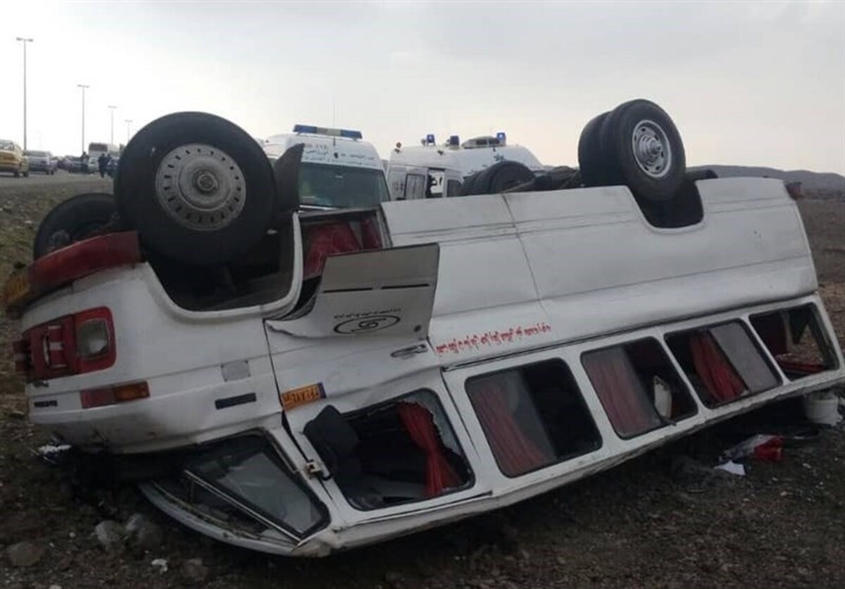 جزئیات واژگونی مینی‌بوس در گردنه صلوات‌آباد سنندج/۱۴ ورزشکار مصدوم شدند