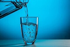 به این دلیل یک لیوان آب نیم ساعت قبل از غذا خوردن بنوشید!