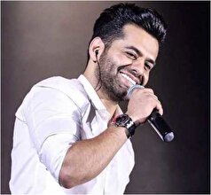 رونمایی عجیب رضا بهرام از استایل جدیدش سوژه شد/هودی برای این هوا زیادی گرم نیست؟