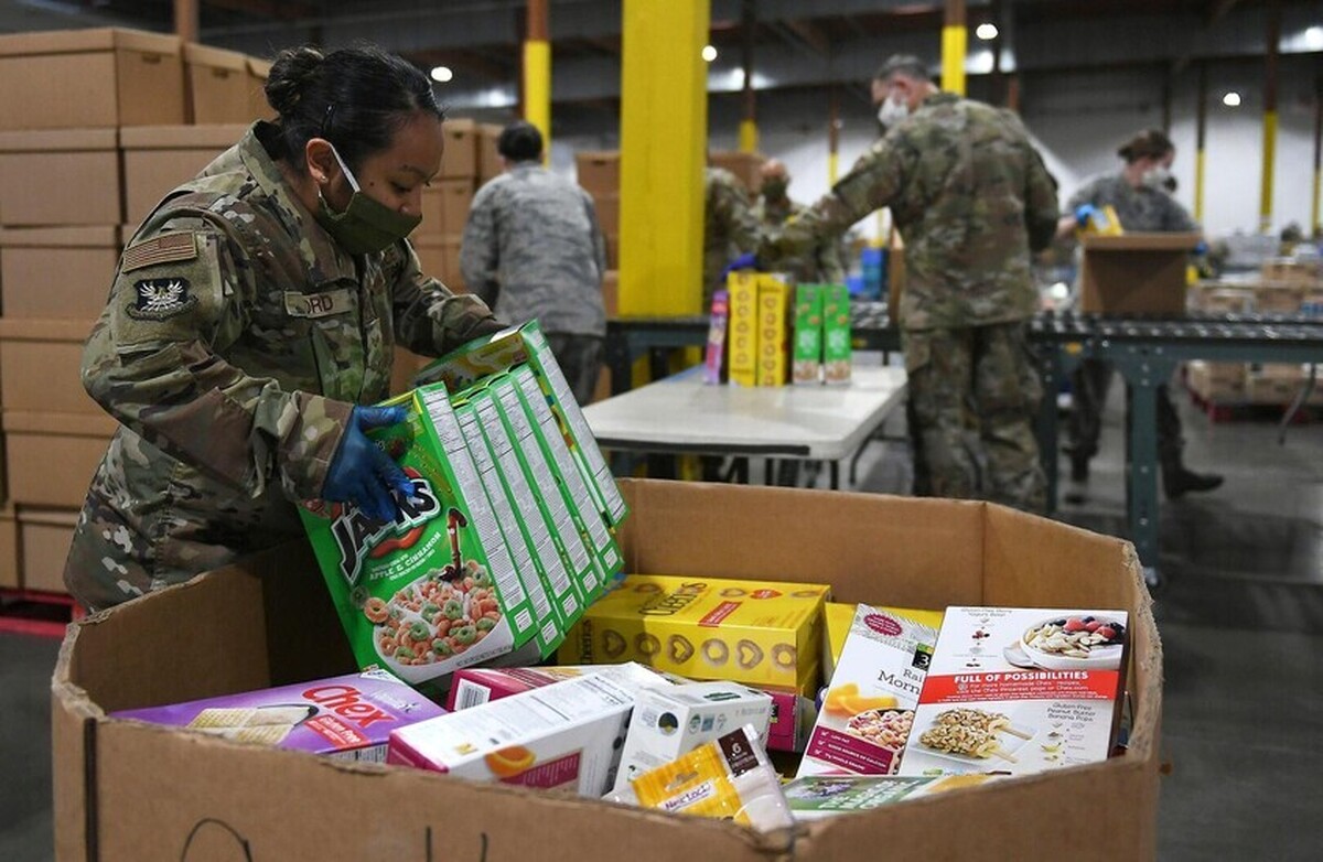 روزنامه: پس از قطع برنامه‌های کمکی، بیش از ۶۰ هزار تن مواد غذایی در انبار‌های ایالات متحده باقی مانده است
