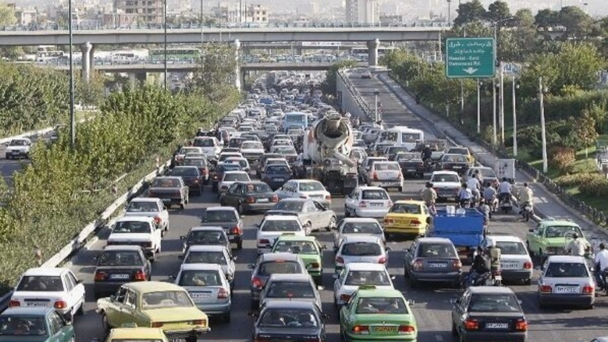 ترافیک پرحجم و سنگین در اکثر معابر و بزرگراه‌های پایتخت