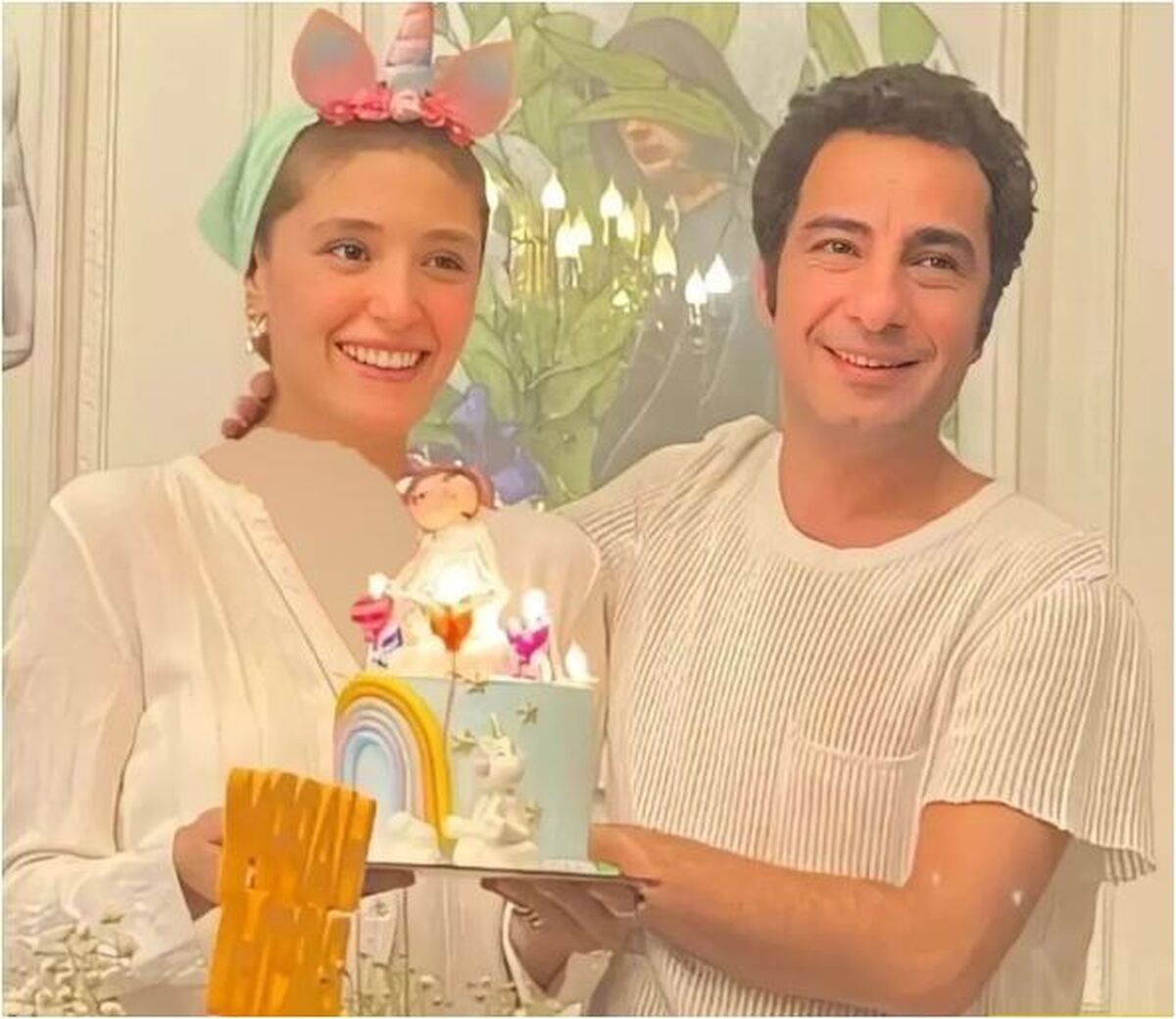 تصویر شکار شده از نوید محمدزاده و همسرش در فرودگاه با استایل‌های خاص