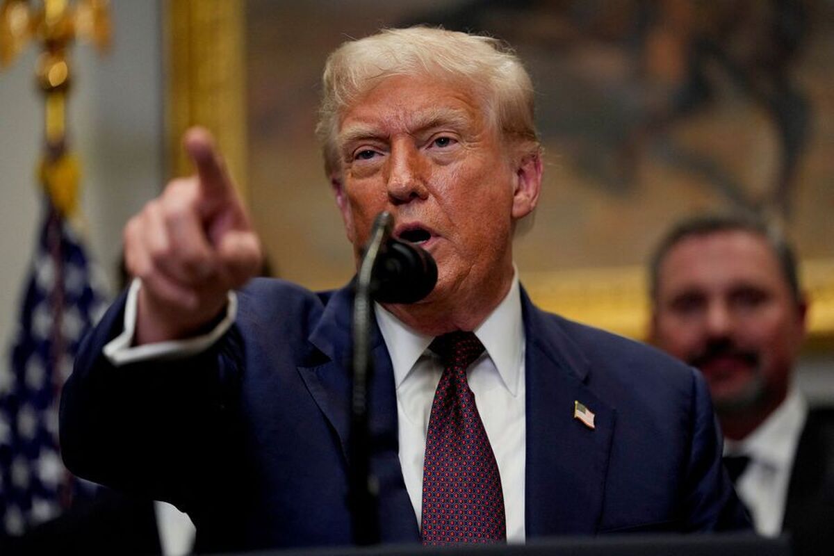 ترامپ رهبر دموکرات‌های سنا را به باج‌گیری متهم کرد و به او گفت «برو به جهنم»