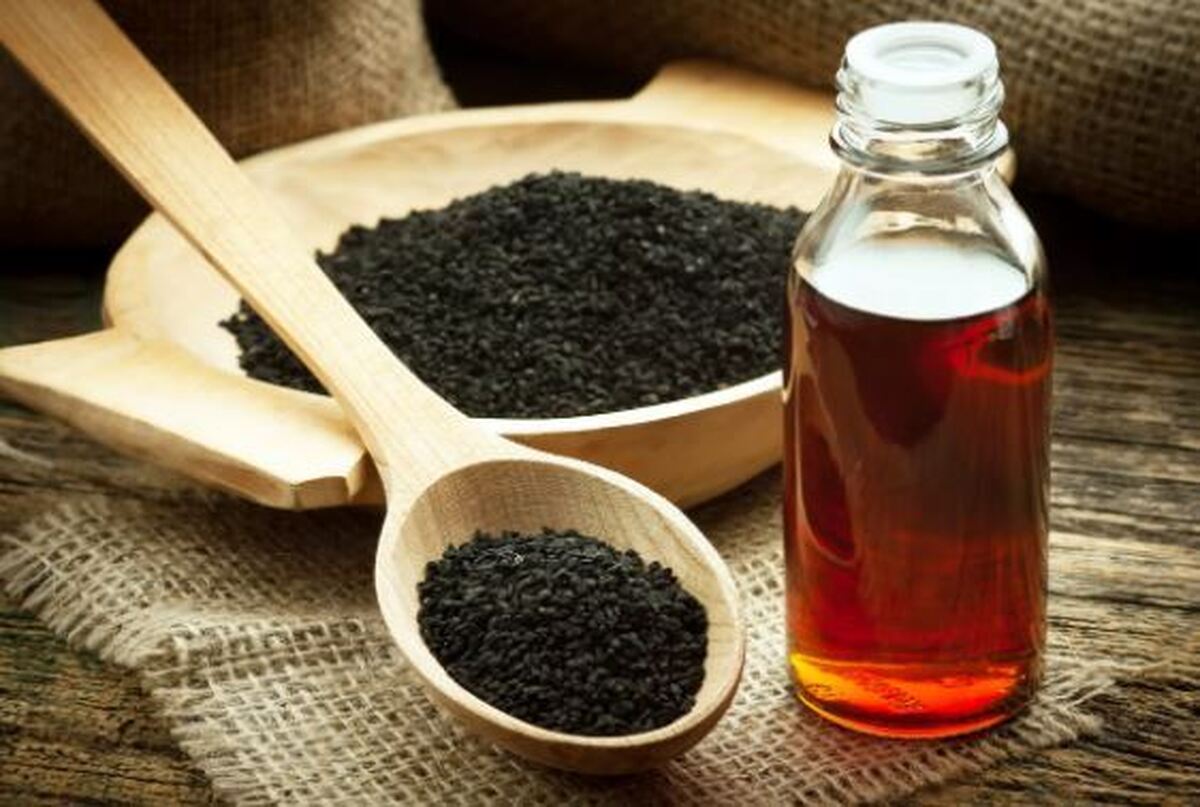 رفع مشکلات دستگاه گوارش با مالیدن روغن سیاه دانه به شکم