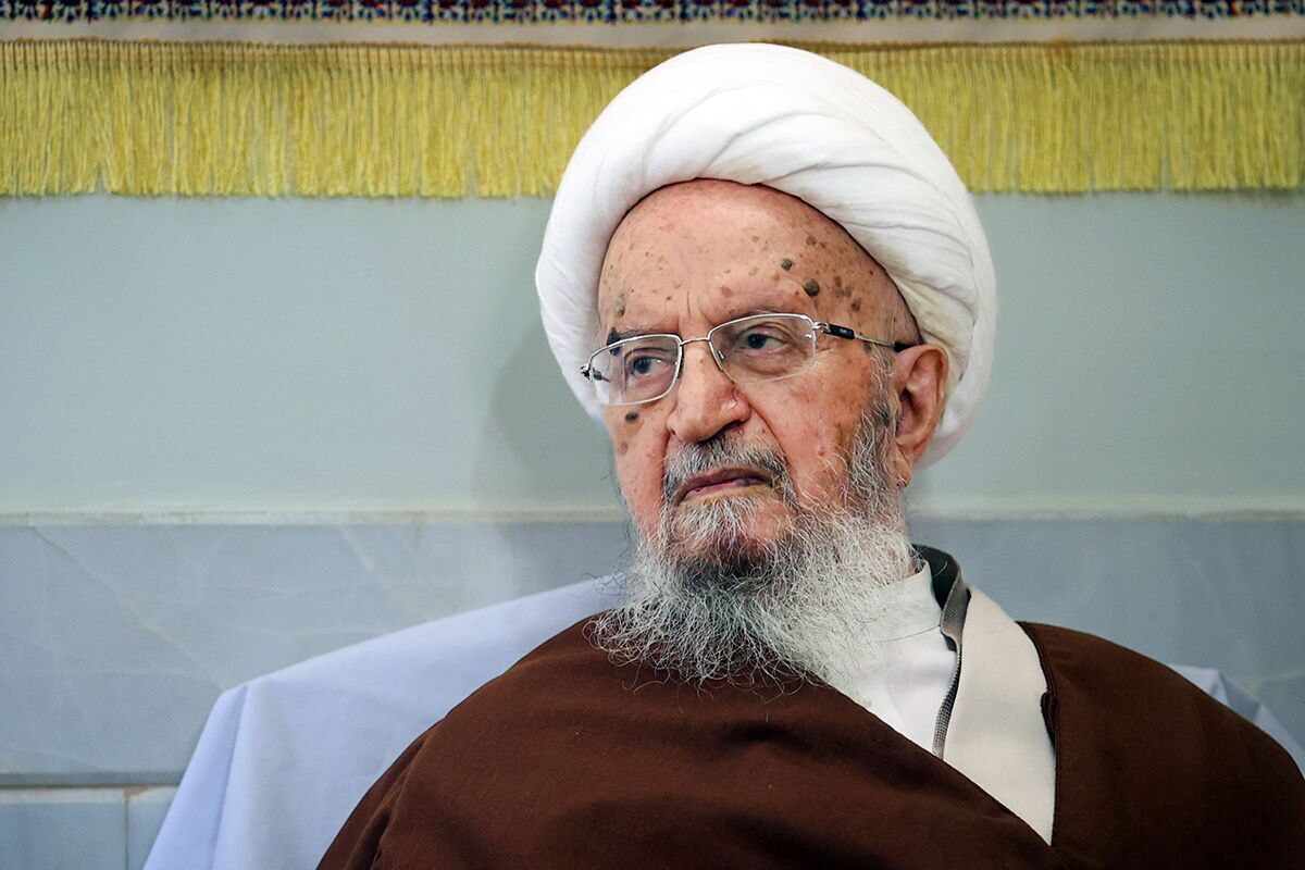 آیت الله مکارم شیرازی: سنت‌های اصیل حوزه علمیه باید حفظ شوند