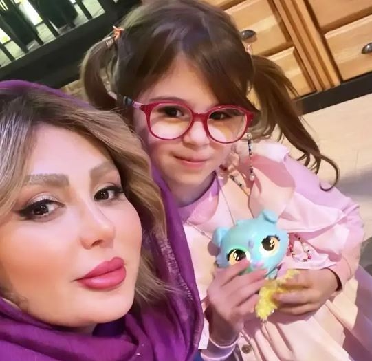 مقایسه چهره کودکی نیوشا ضیغمی با دخترش/سیبی که از وسط نصف شده!