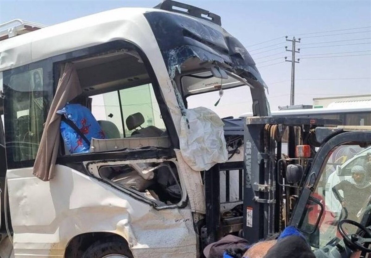 ۱۶ مصدوم در تصادف مینی‌بوس حامل زائران ایرانی در محور نجف - کربلا