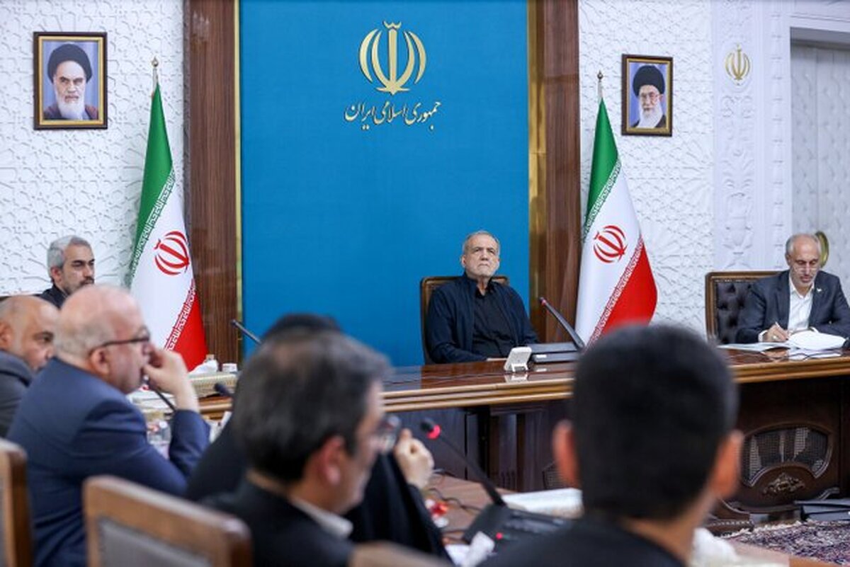 تاکید رئیس‌جمهور بر بازنگری اساسی در خصوصی‌سازی