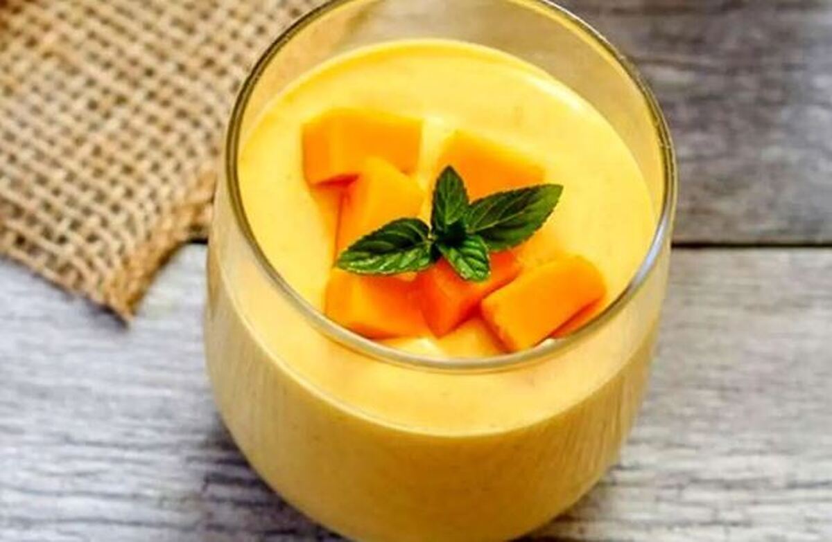 دسر انبه به سبک کافی شاپ‌ها با ۴ مواد دم دستی!