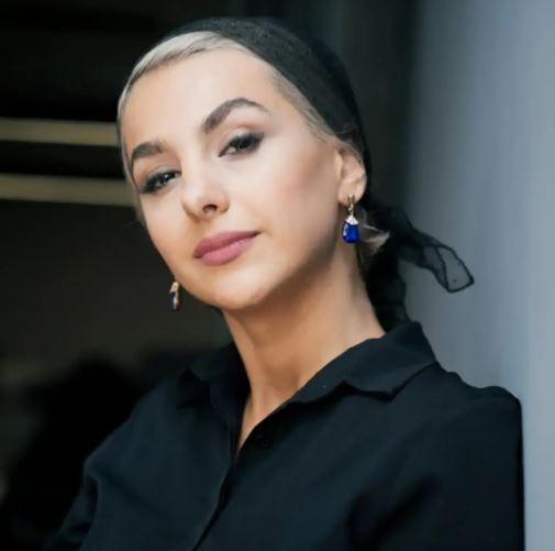 نگاه مغرورانه جوانه دلشاد با گوشواره‌های رنگی خاصش! +عکس
