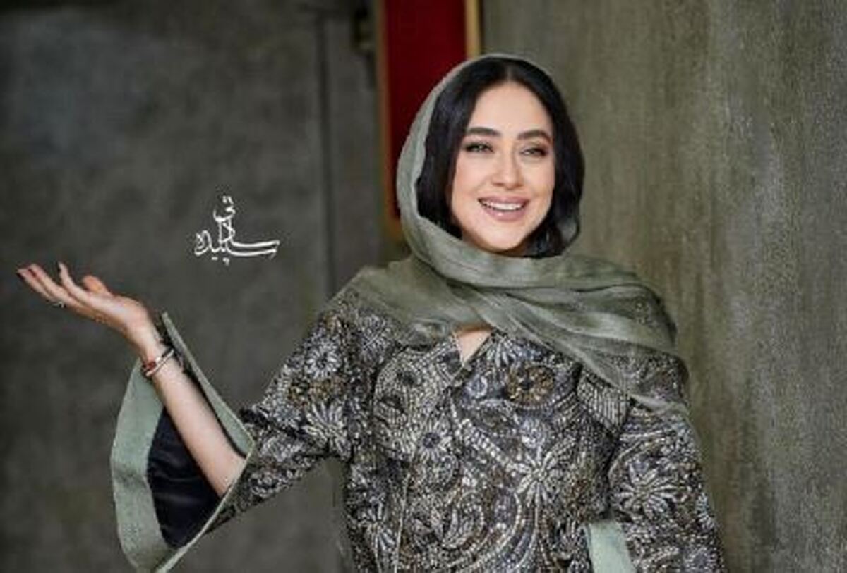 مانتو مزونی و شیک بهاره کیان افشار با رنگ زرد کره‌ای!
