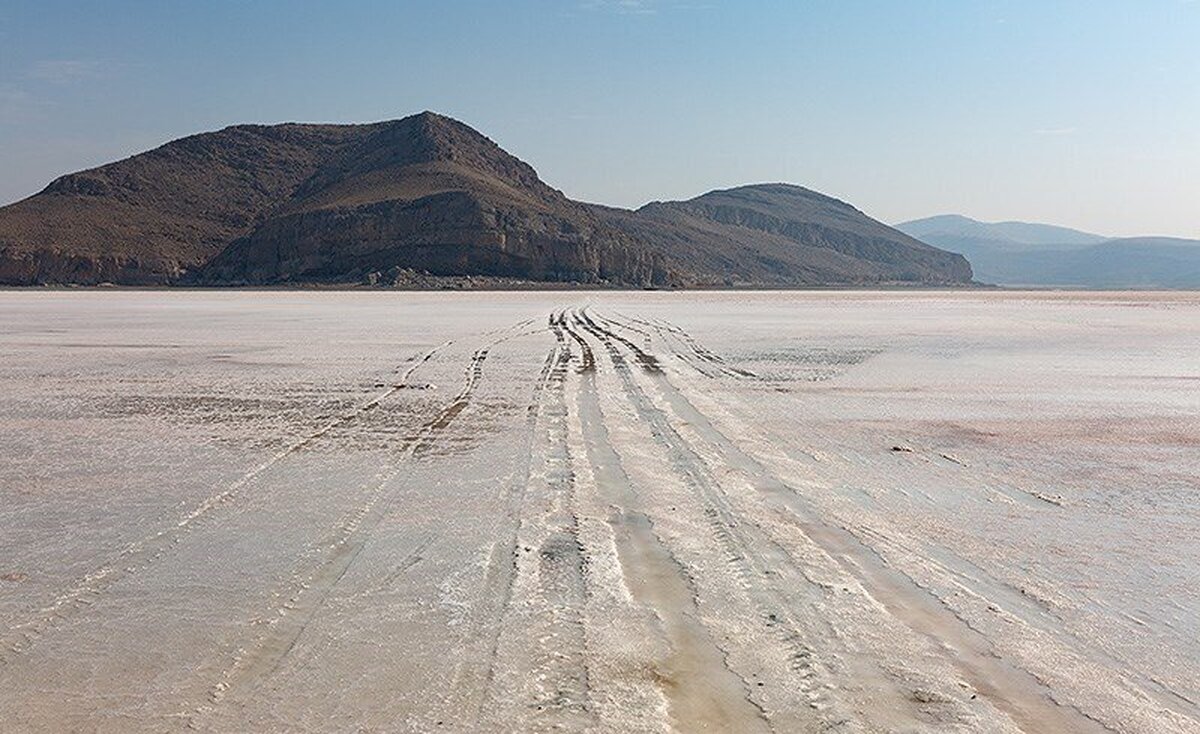 لاهیجانزاده از خشکی کامل دریاچه ارومیه تا پایان تابستان خبر داد